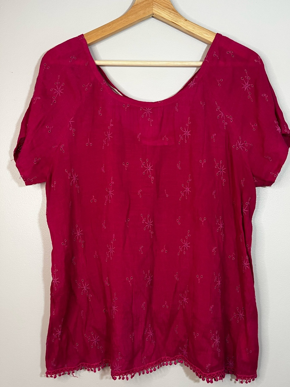 Stitch Fix Fuchsia Embroidered Eyelet Open Back Short Sleeve Top Women’s Large